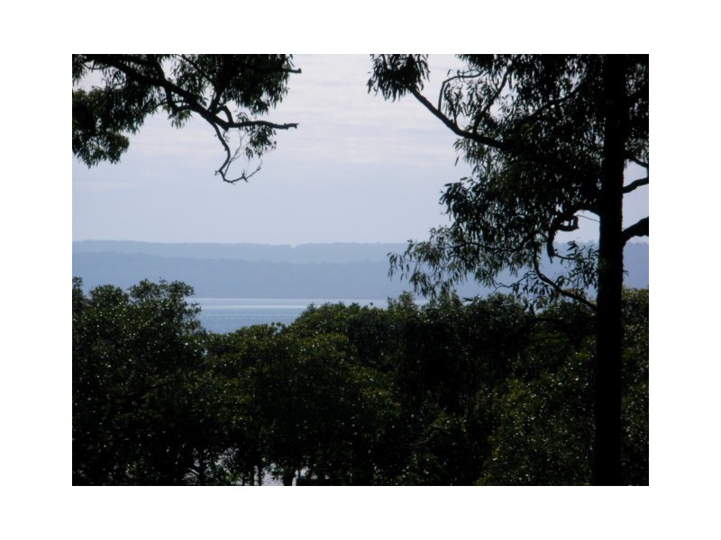 1  BLUE VISTA ST, Macleay Island QLD 4184