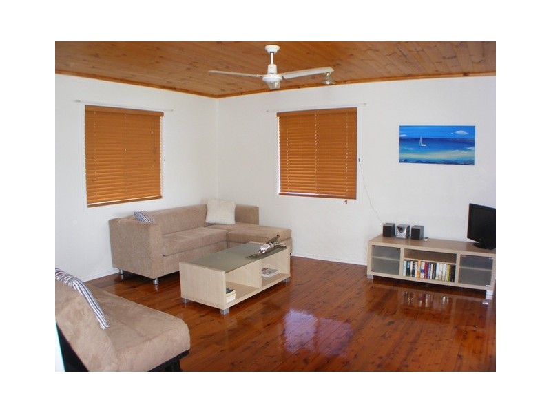 35 Jan St, Macleay Island QLD 4184