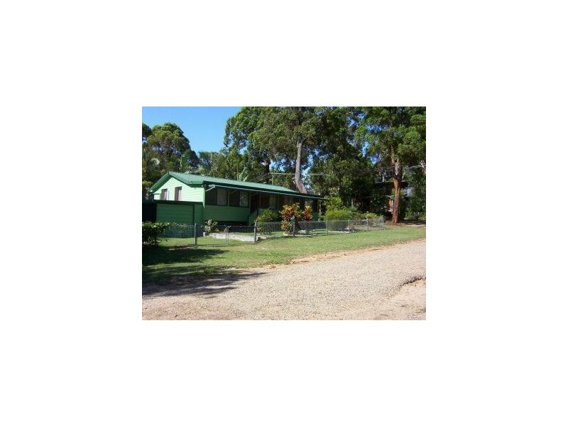 16  DERWENT ST, Macleay Island QLD 4184
