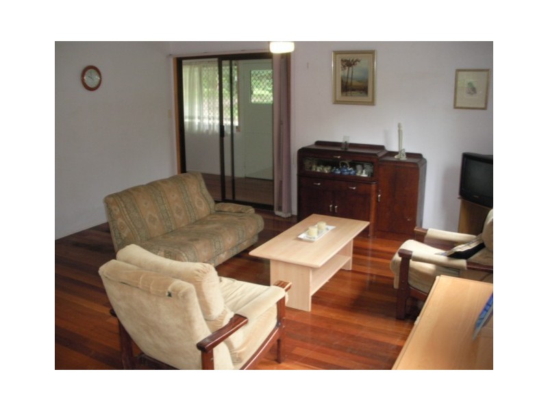 16  DERWENT ST, Macleay Island QLD 4184