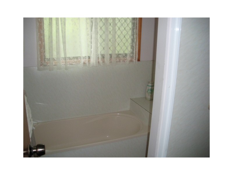 16  DERWENT ST, Macleay Island QLD 4184