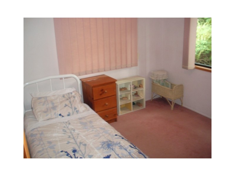 16  DERWENT ST, Macleay Island QLD 4184