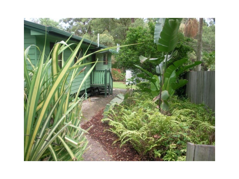 16  DERWENT ST, Macleay Island QLD 4184