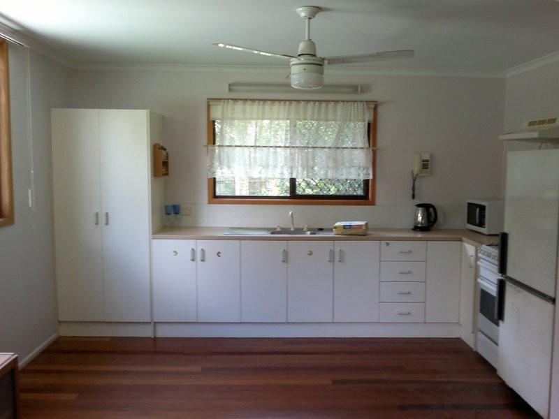 16  DERWENT ST, Macleay Island QLD 4184