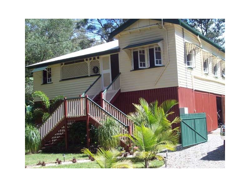 21-23  Columbia  Street, Macleay Island QLD 4184
