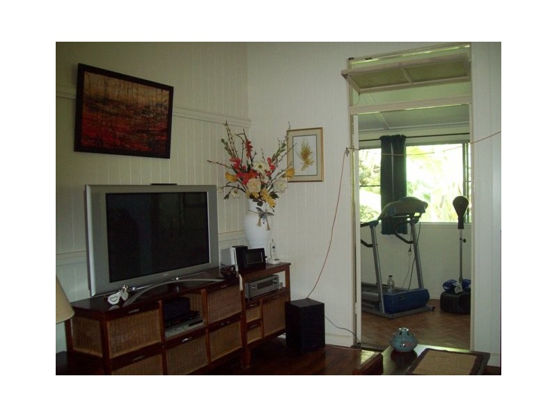 21-23  Columbia  Street, Macleay Island QLD 4184