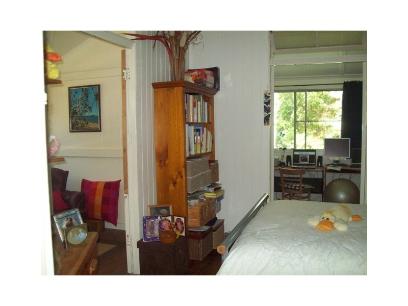 21-23  Columbia  Street, Macleay Island QLD 4184