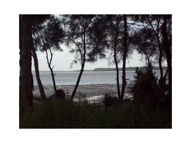 18-20 Kestrel Street, Macleay Island QLD 4184