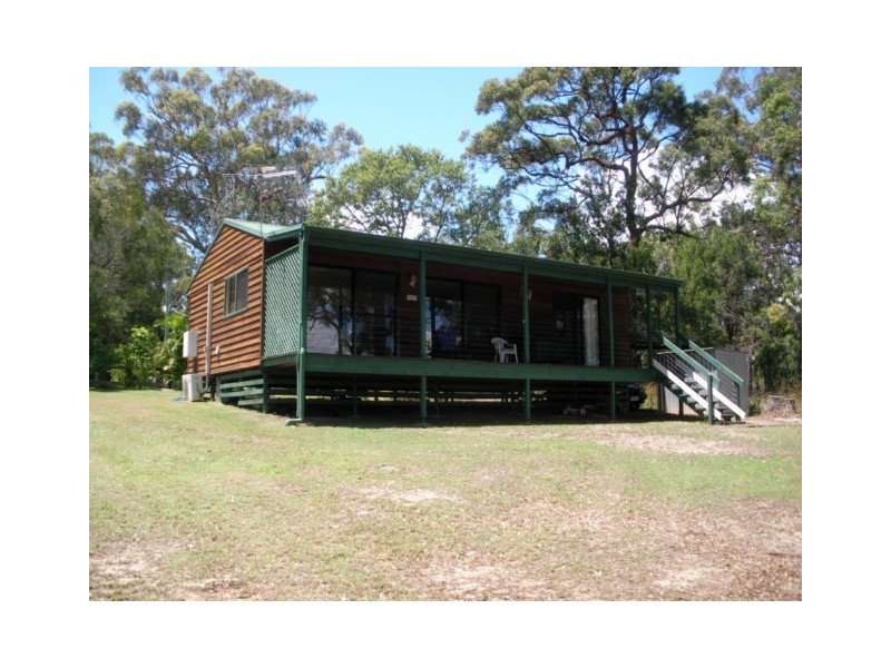 15 COAST RD, Macleay Island QLD 4184