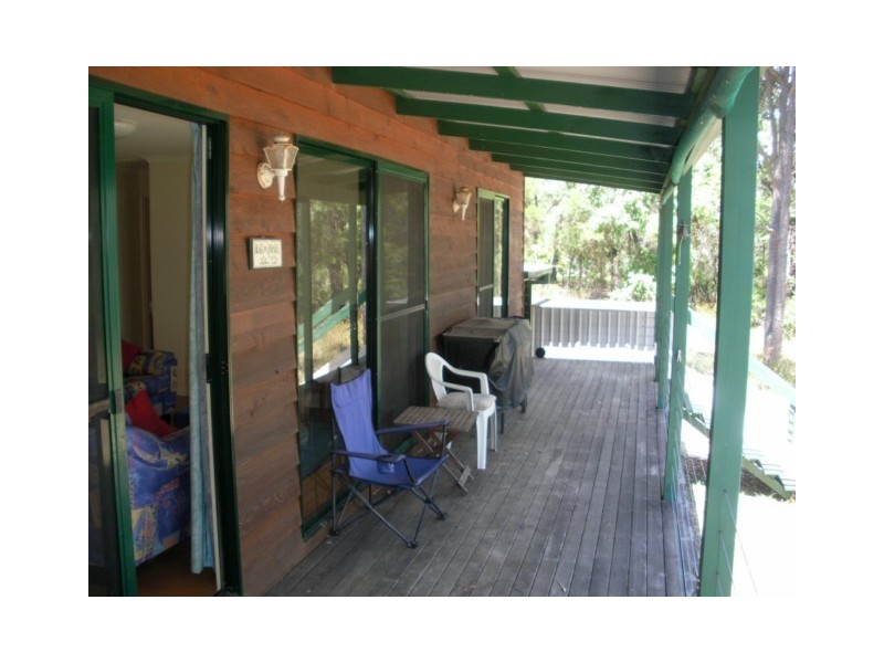 15 COAST RD, Macleay Island QLD 4184