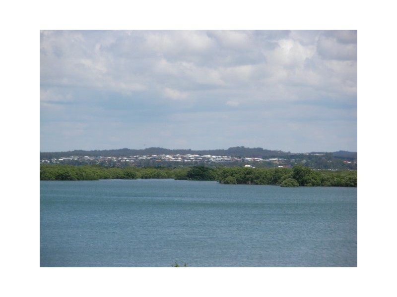 15 COAST RD, Macleay Island QLD 4184