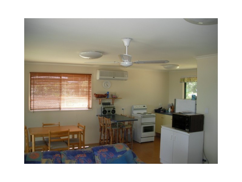 15 COAST RD, Macleay Island QLD 4184