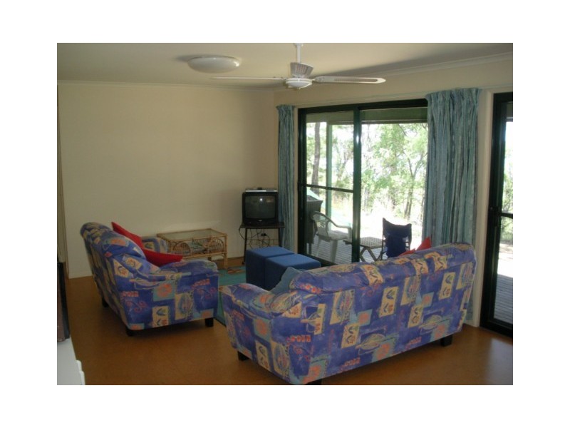15 COAST RD, Macleay Island QLD 4184