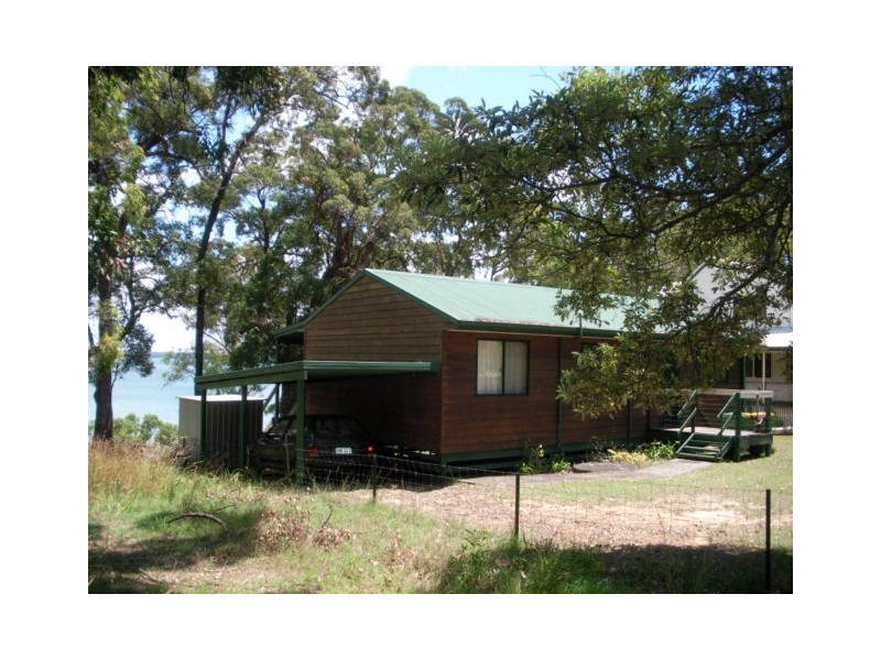 15 COAST RD, Macleay Island QLD 4184