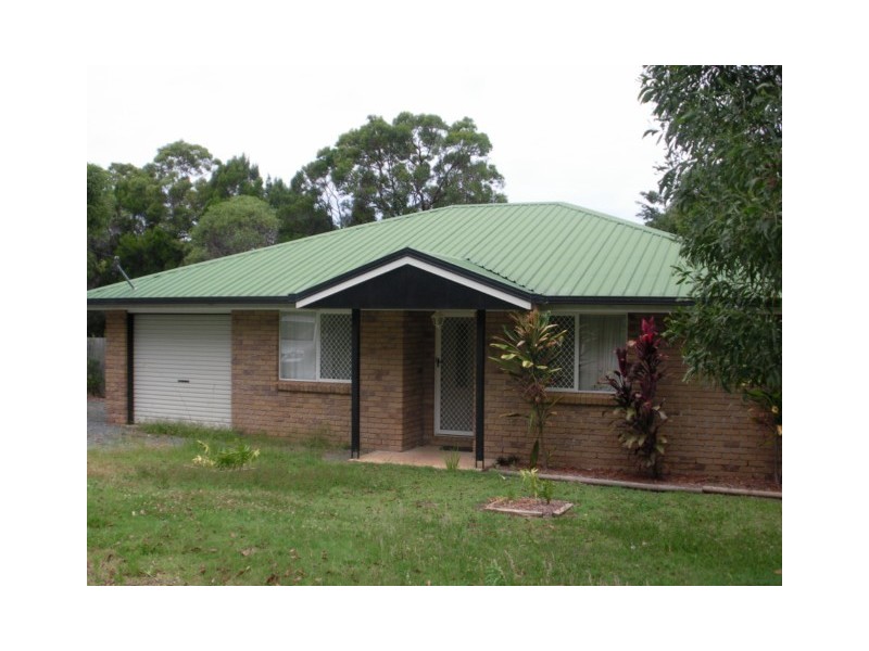 16  CALM WATERS CRES, Macleay Island QLD 4184