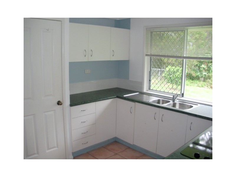 16  CALM WATERS CRES, Macleay Island QLD 4184