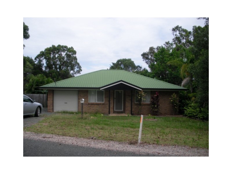 16  CALM WATERS CRES, Macleay Island QLD 4184