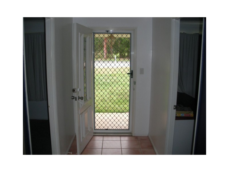 16  CALM WATERS CRES, Macleay Island QLD 4184