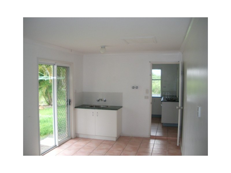 16  CALM WATERS CRES, Macleay Island QLD 4184