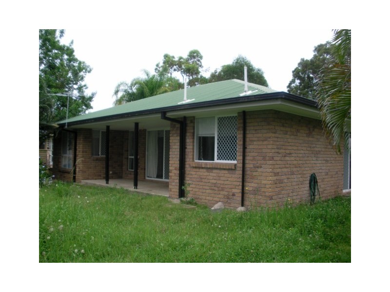 16  CALM WATERS CRES, Macleay Island QLD 4184