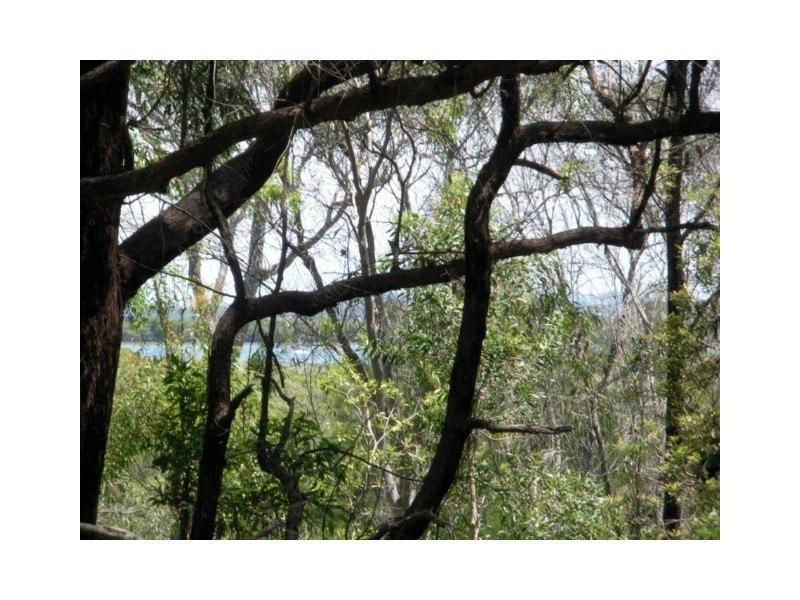 32 CHARLES TCE, Macleay Island QLD 4184