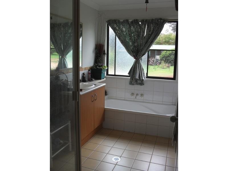 10 EASTBOURNE ST, Macleay Island QLD 4184