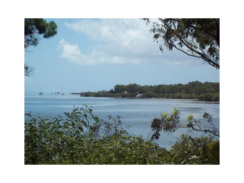 6 Wharf Street, Macleay Island QLD 4184