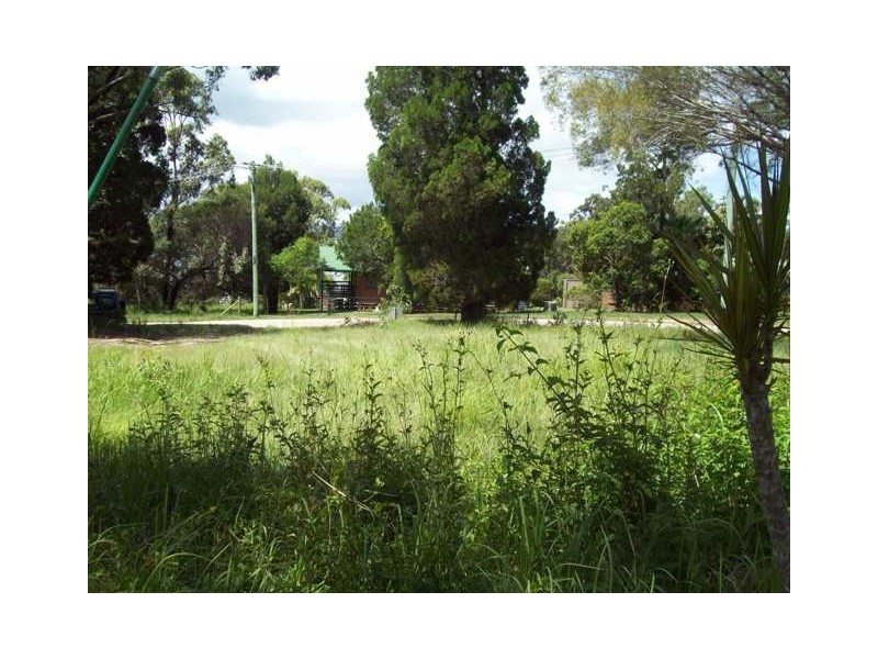 18 Weeroona Avenue, Macleay Island QLD 4184