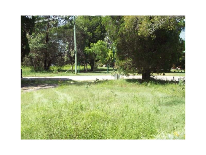 18 Weeroona Avenue, Macleay Island QLD 4184