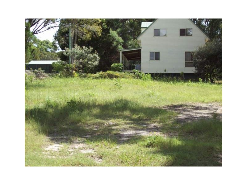 18 Weeroona Avenue, Macleay Island QLD 4184