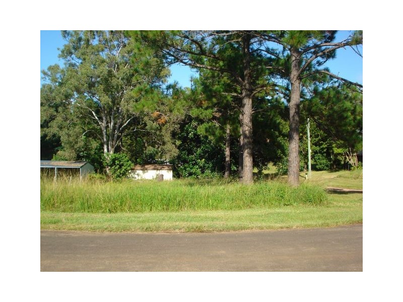 8 Halcyon Street, Lamb Island QLD 4184