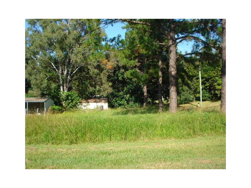 8 Halcyon Street, Lamb Island QLD 4184