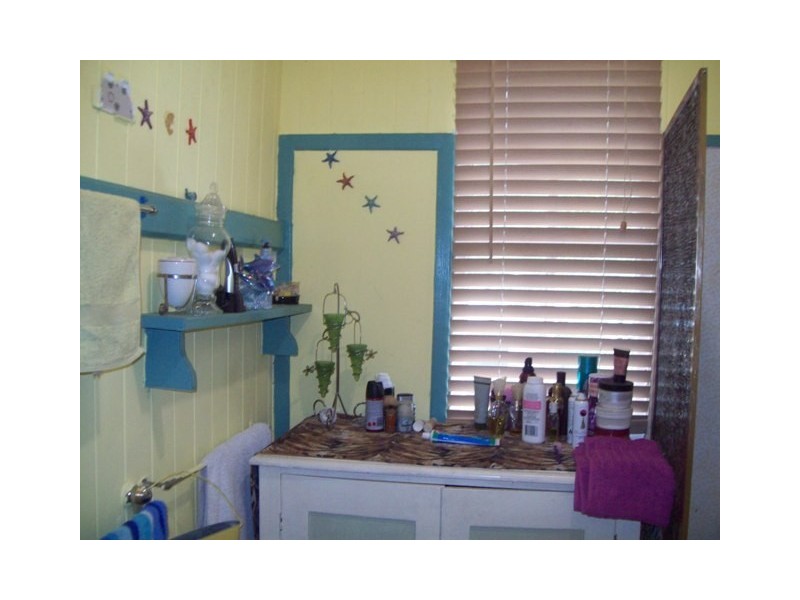 18 Panaroo Street, Macleay Island QLD 4184