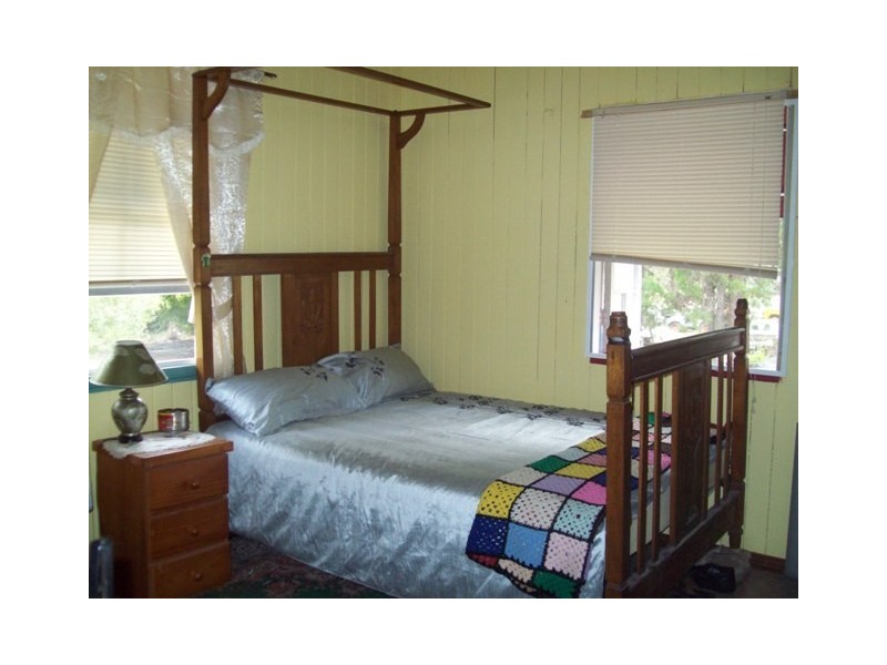 18 Panaroo Street, Macleay Island QLD 4184