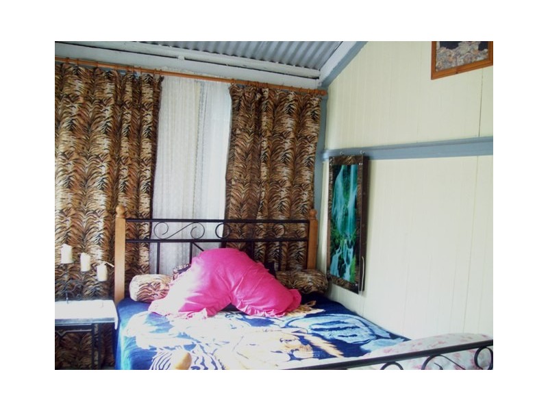 18 Panaroo Street, Macleay Island QLD 4184