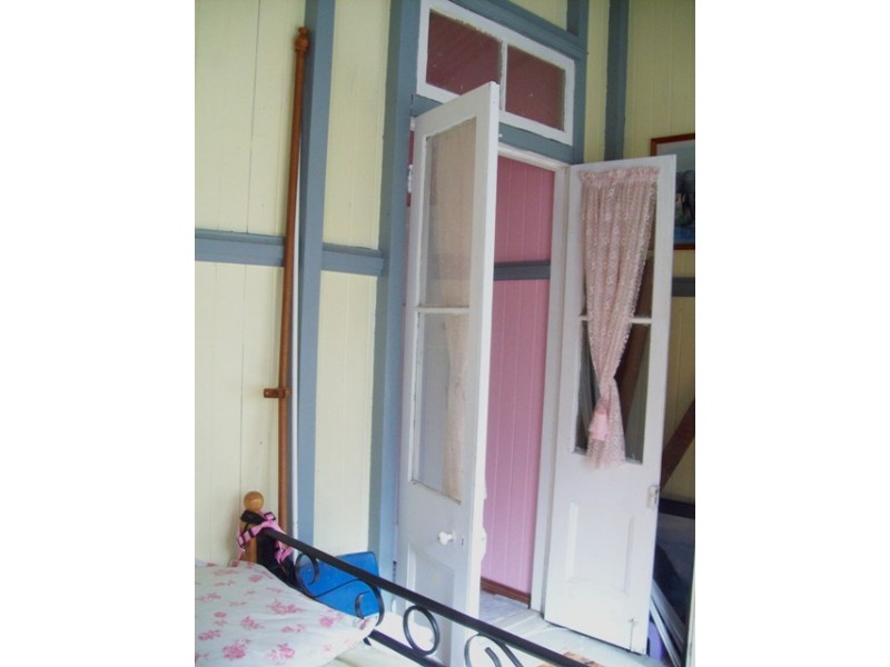 18 Panaroo Street, Macleay Island QLD 4184