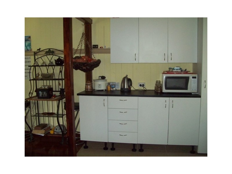 18 Panaroo Street, Macleay Island QLD 4184