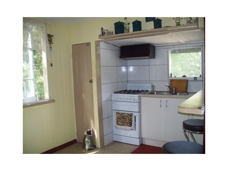 18 Panaroo Street, Macleay Island QLD 4184