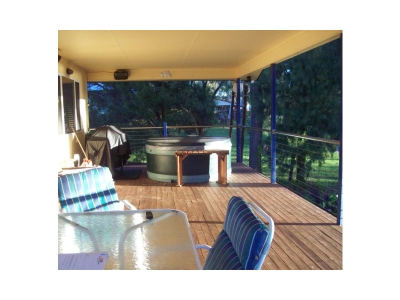 14 Whiting Street, Macleay Island QLD 4184
