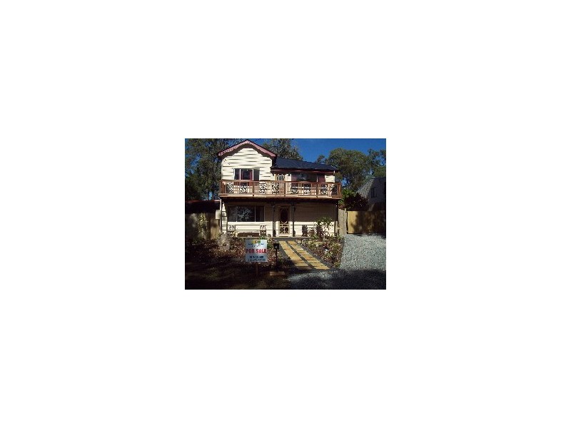 32  Blue Bay Crescent, Macleay Island QLD 4184