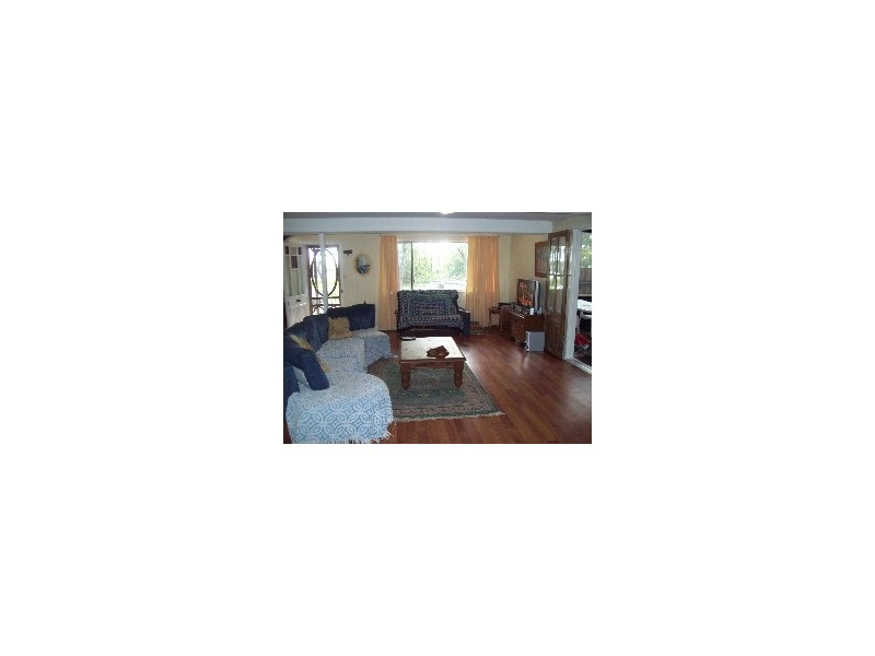 32  Blue Bay Crescent, Macleay Island QLD 4184