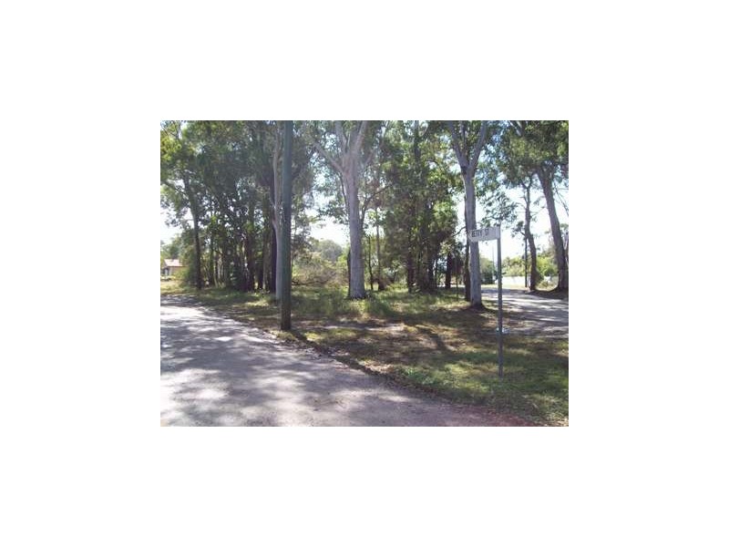 4 BETTY STREET, Macleay Island QLD 4184