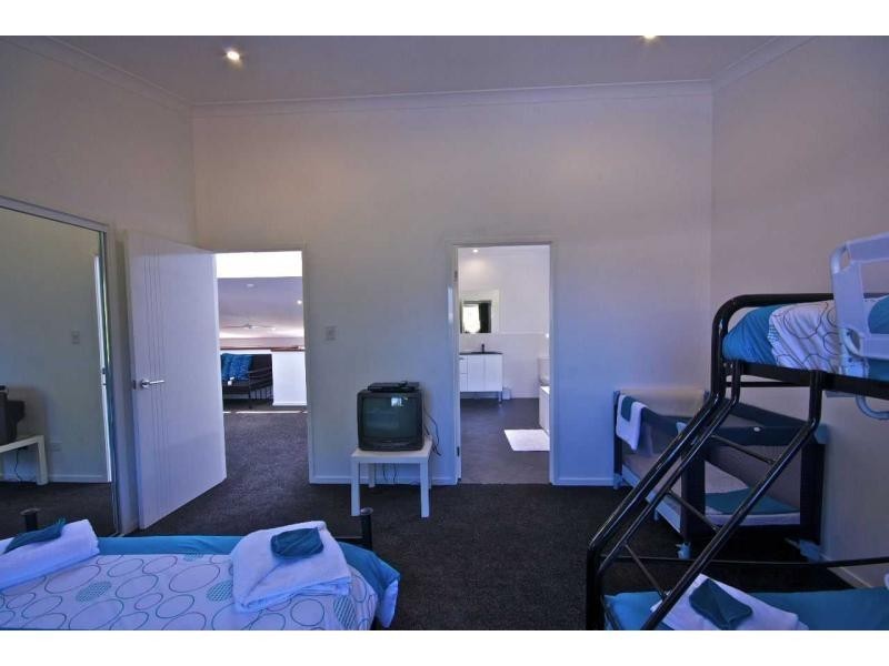 15 KIM CRESCENT, Macleay Island QLD 4184