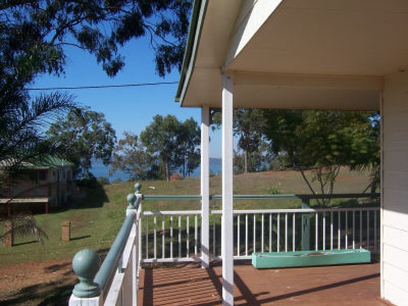 42 Blue Water Crescent, Macleay Island QLD 4184