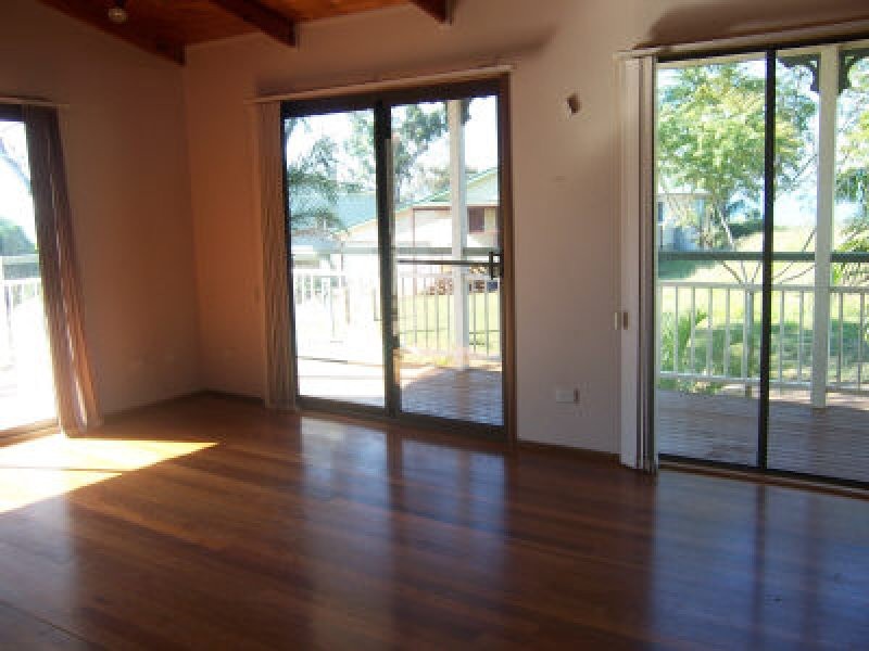 42 Blue Water Crescent, Macleay Island QLD 4184