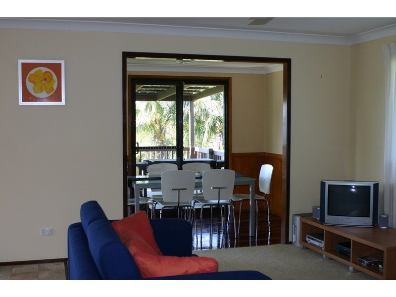 4 Koonwarra Parade, Macleay Island QLD 4184