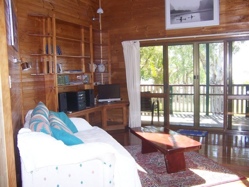 21 Coondooroopa Drive, Macleay Island QLD 4184