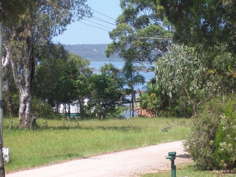 68 Scotts Road, Macleay Island QLD 4184