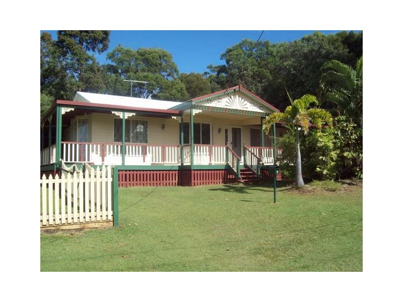 8 Vine Street, Macleay Island QLD 4184