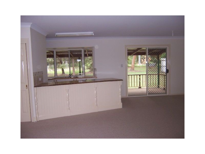 8 Vine Street, Macleay Island QLD 4184